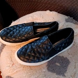 Steve Madden Black quilted slip ons🖤
